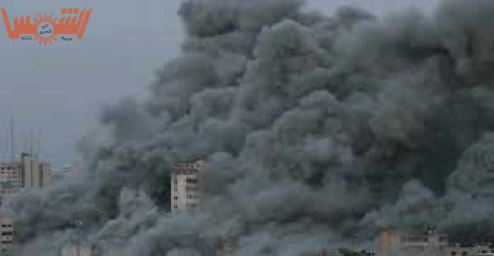 طيران الاحتلال يدمر برج فلسطين في غزة.