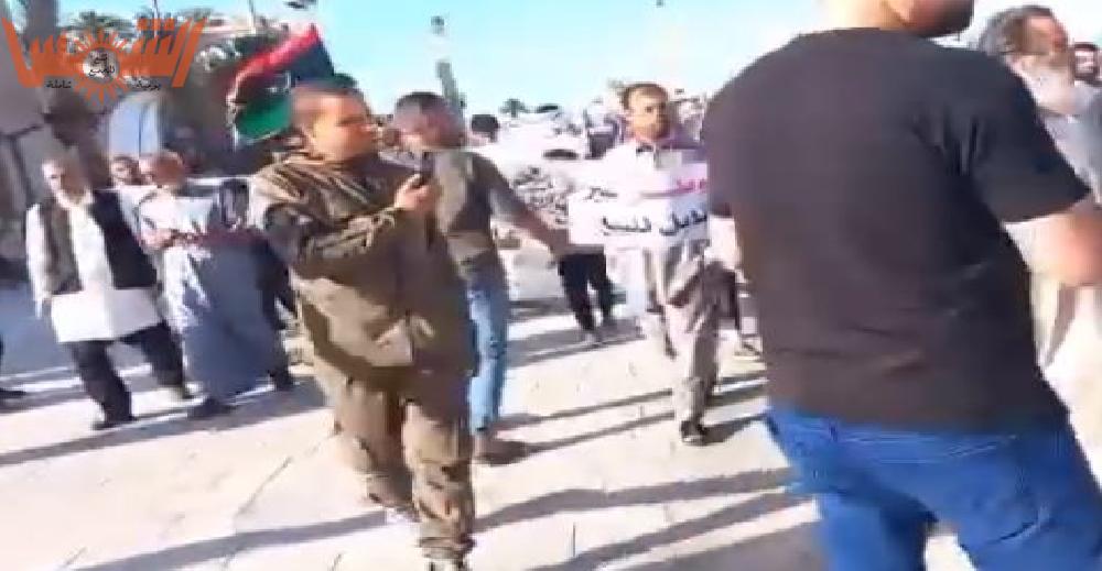 متظاهرين